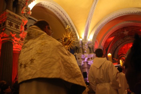 Pilier : l'Adoration perpétuelle